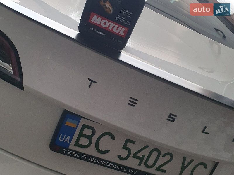 Седан Tesla Model 3 2022 в Львове