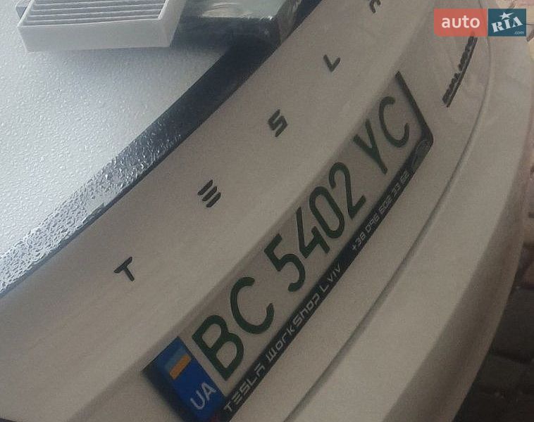 Седан Tesla Model 3 2022 в Львове