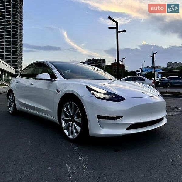 Tesla Model 3 2019