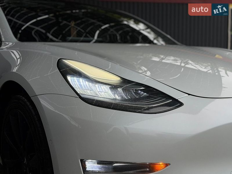 Седан Tesla Model 3 2018 в Ірпені