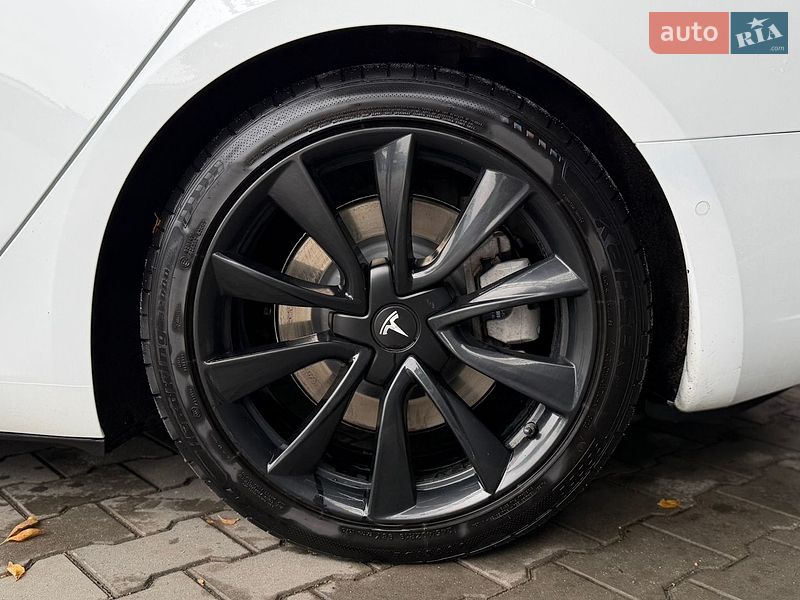 Седан Tesla Model 3 2018 в Ірпені