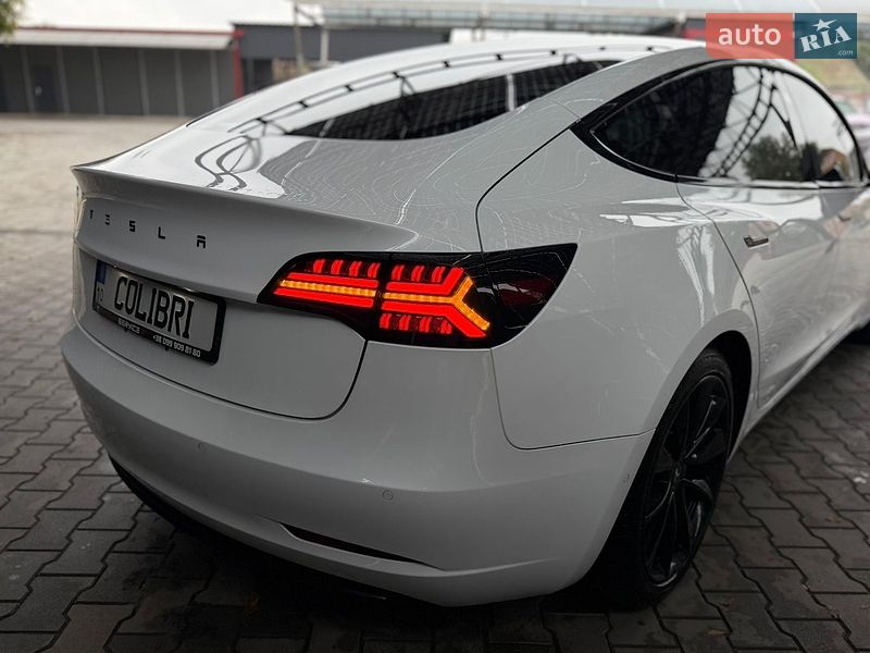 Седан Tesla Model 3 2018 в Ірпені