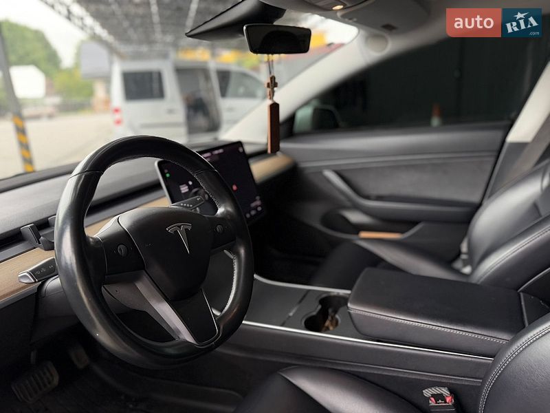 Седан Tesla Model 3 2018 в Ірпені