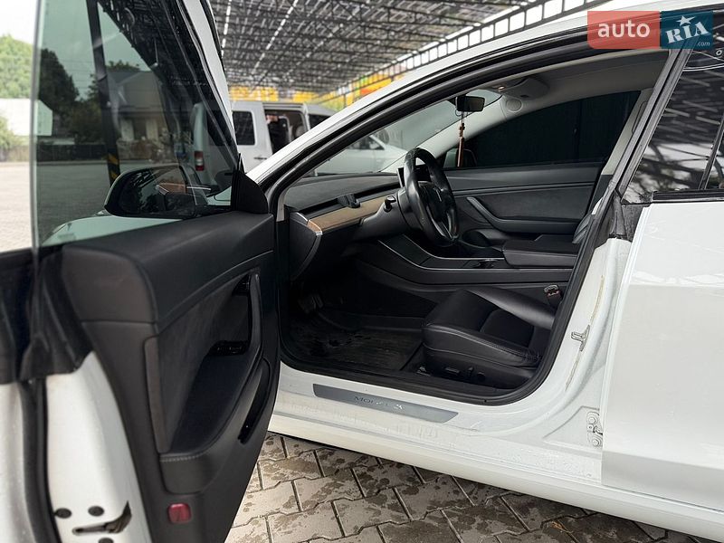 Седан Tesla Model 3 2018 в Ірпені