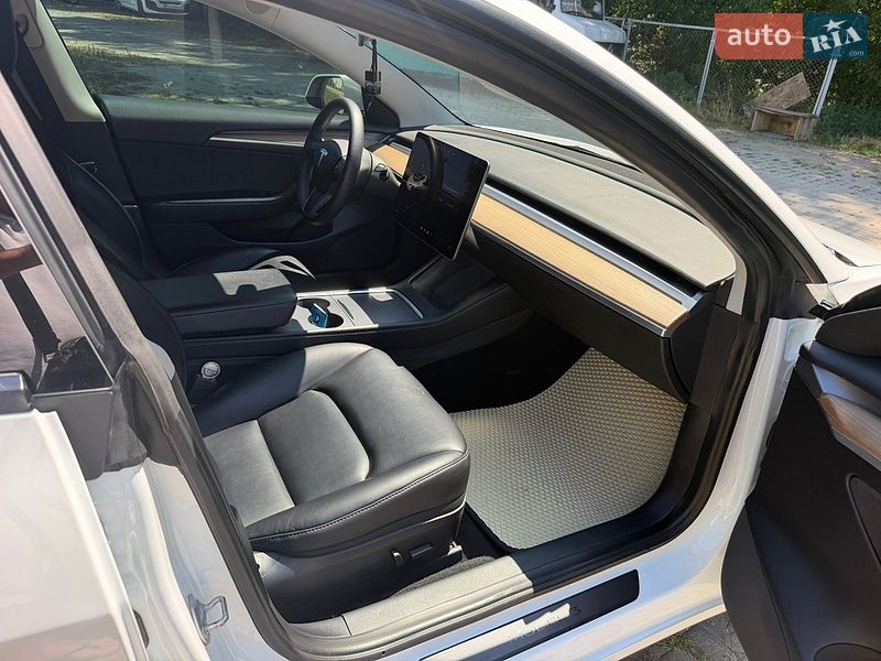 Седан Tesla Model 3 2021 в Черновцах фото 14 Седан Tesla Model 3 2021 в Черновцах