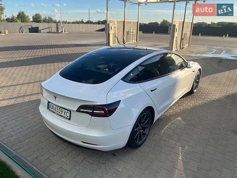 Седан Tesla Model 3 2021 в Києві