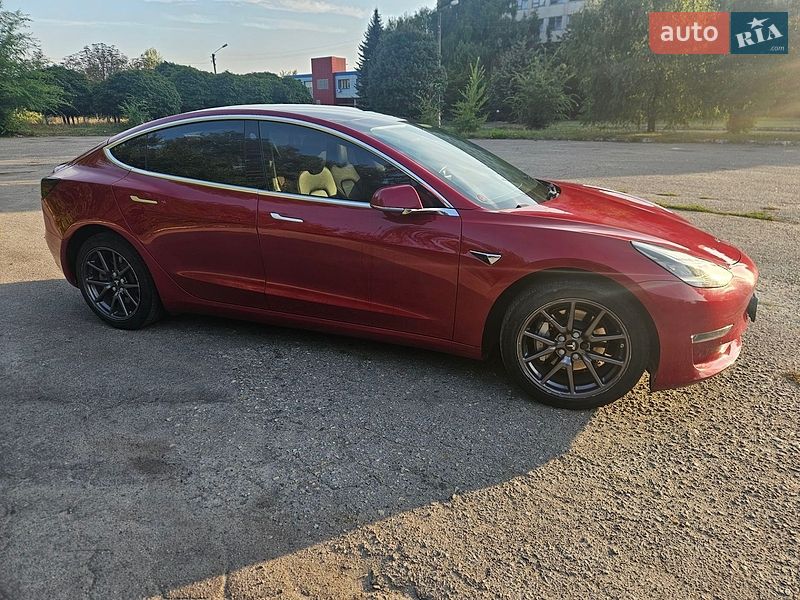 Седан Tesla Model 3 2019 в Харкові
