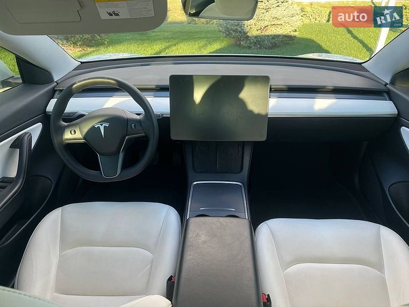 Седан Tesla Model 3 2021 в Києві