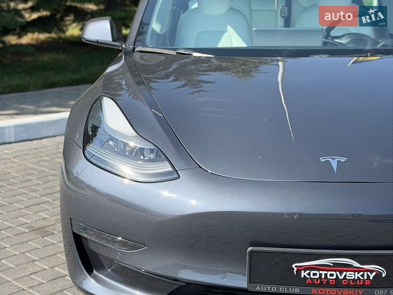Седан Tesla Model 3 2021 в Одесі
