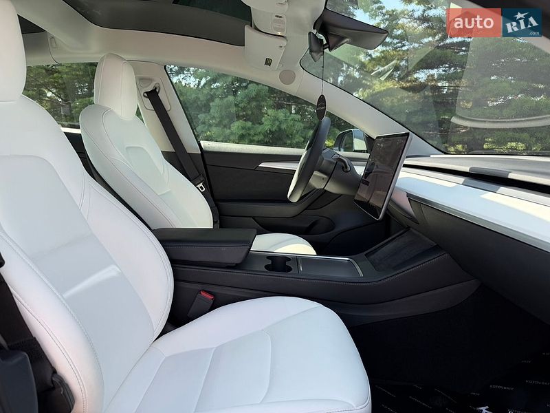 Седан Tesla Model 3 2021 в Одесі