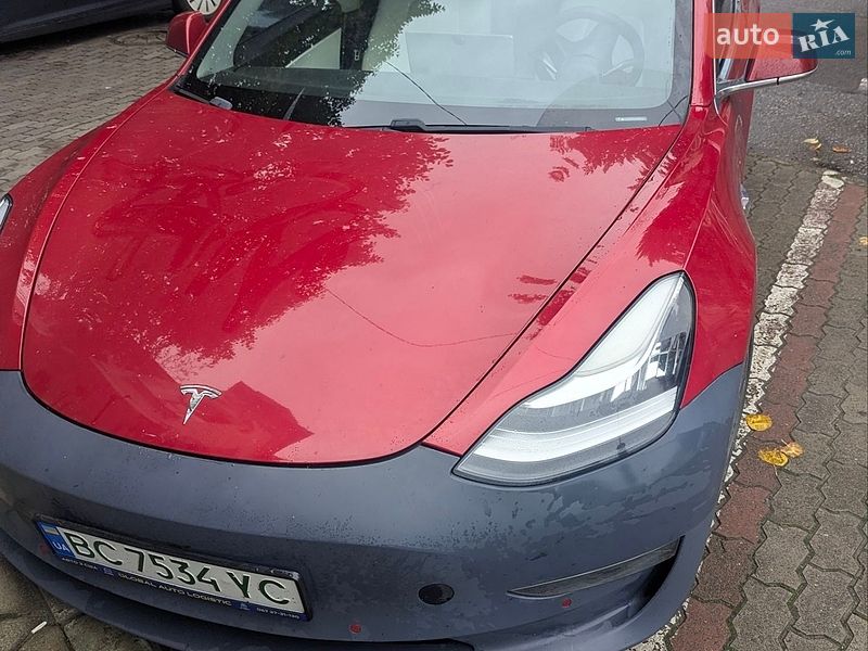 Седан Tesla Model 3 2020 в Моршині