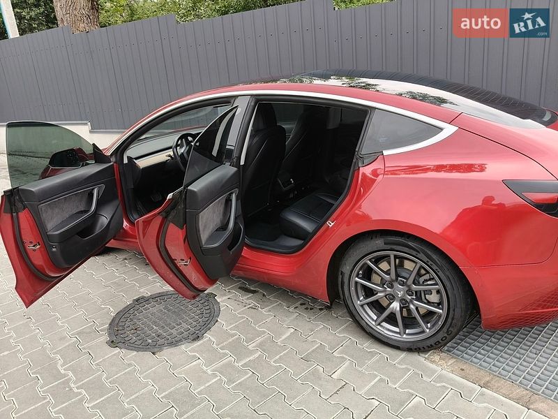 Седан Tesla Model 3 2018 в Луцьку