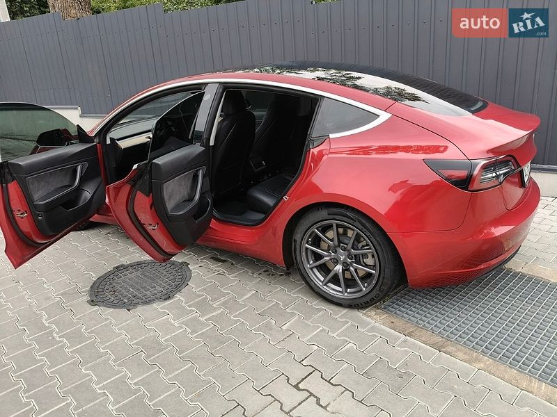 Седан Tesla Model 3 2018 в Луцьку