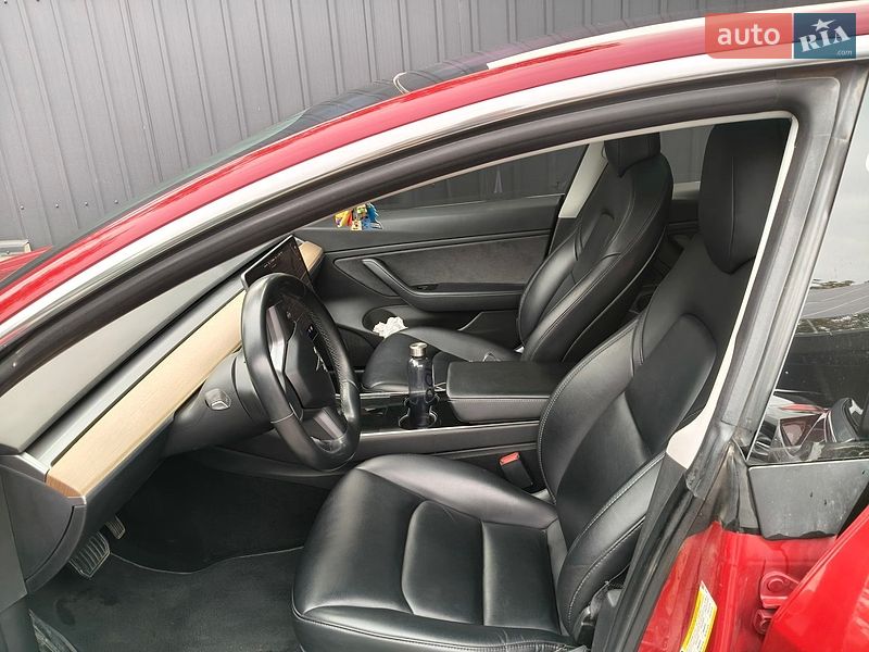 Седан Tesla Model 3 2018 в Луцьку