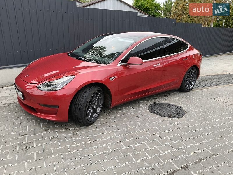 Седан Tesla Model 3 2018 в Луцьку