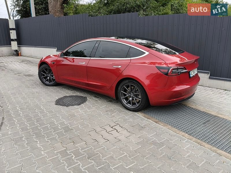 Седан Tesla Model 3 2018 в Луцьку