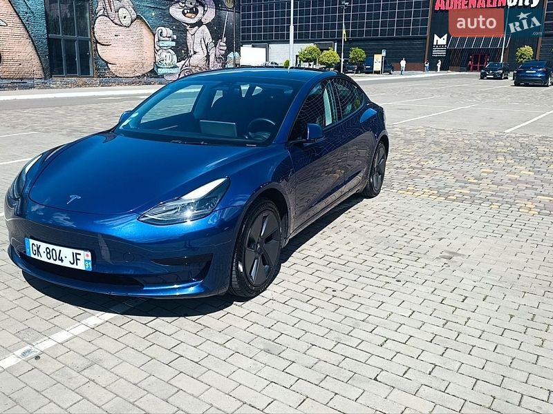 Седан Tesla Model 3 2022 в Луцьку