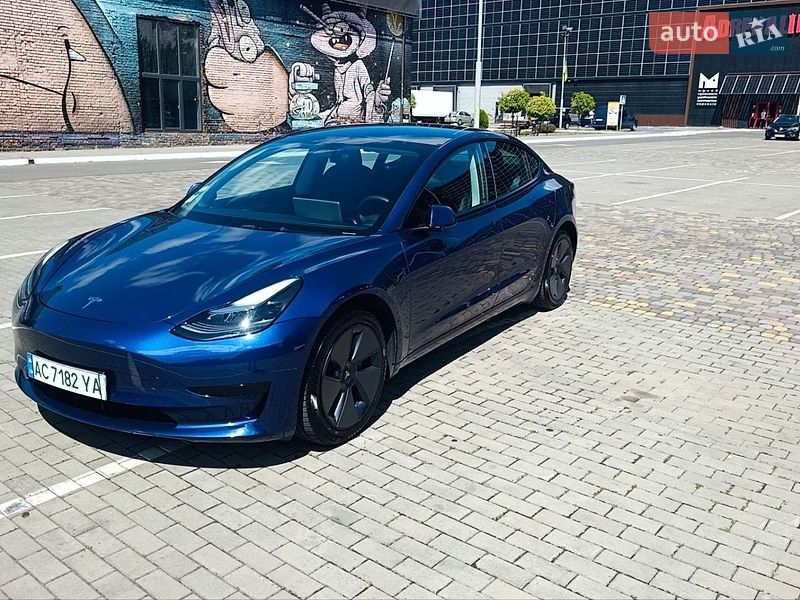 Седан Tesla Model 3 2022 в Луцьку