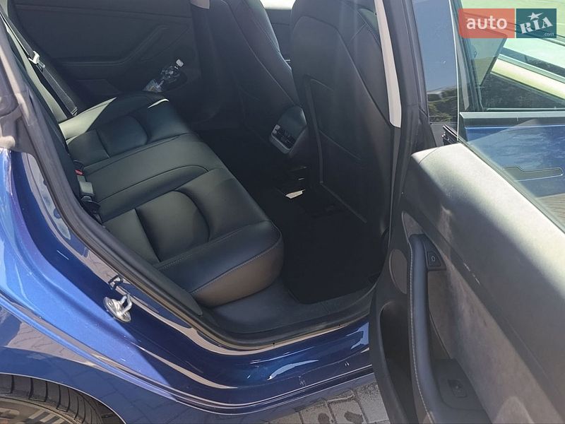 Седан Tesla Model 3 2022 в Луцьку
