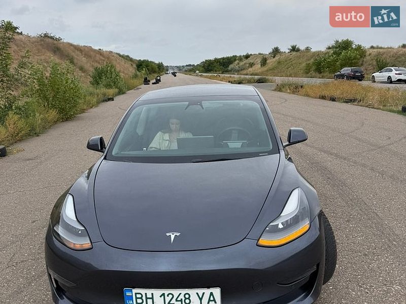 Седан Tesla Model 3 2021 в Одессе