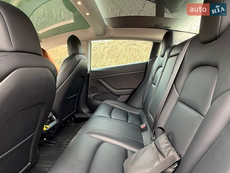 Седан Tesla Model 3 2021 в Одессе