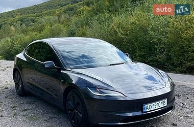 Седан Tesla Model 3 2025 в Ужгороді