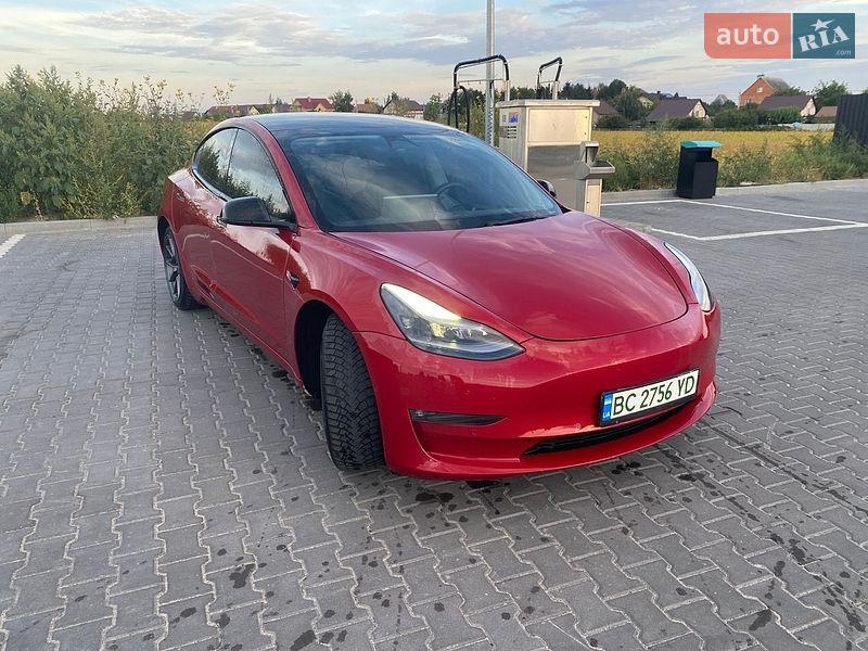 Седан Tesla Model 3 2022 в Киеве