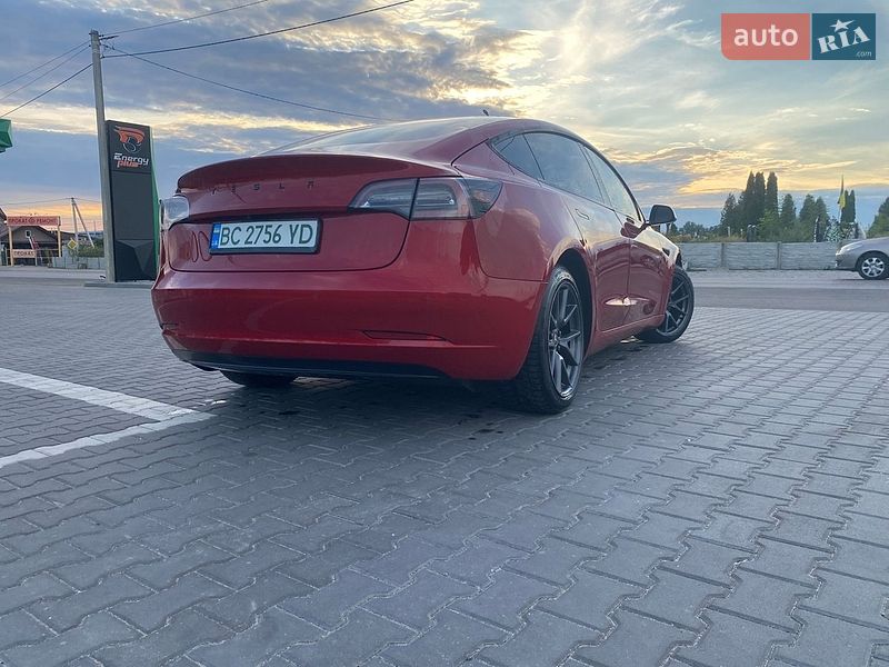 Седан Tesla Model 3 2022 в Киеве