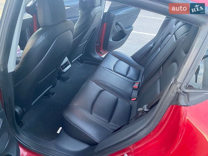 Седан Tesla Model 3 2022 в Киеве