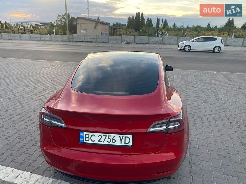 Седан Tesla Model 3 2022 в Киеве