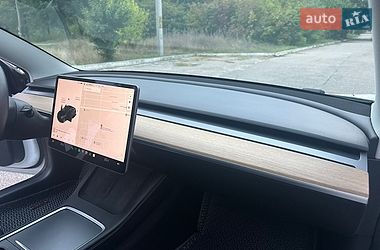 Седан Tesla Model 3 2021 в Кропивницком
