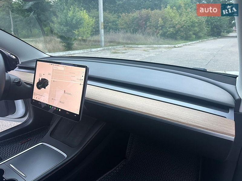 Седан Tesla Model 3 2021 в Кропивницком