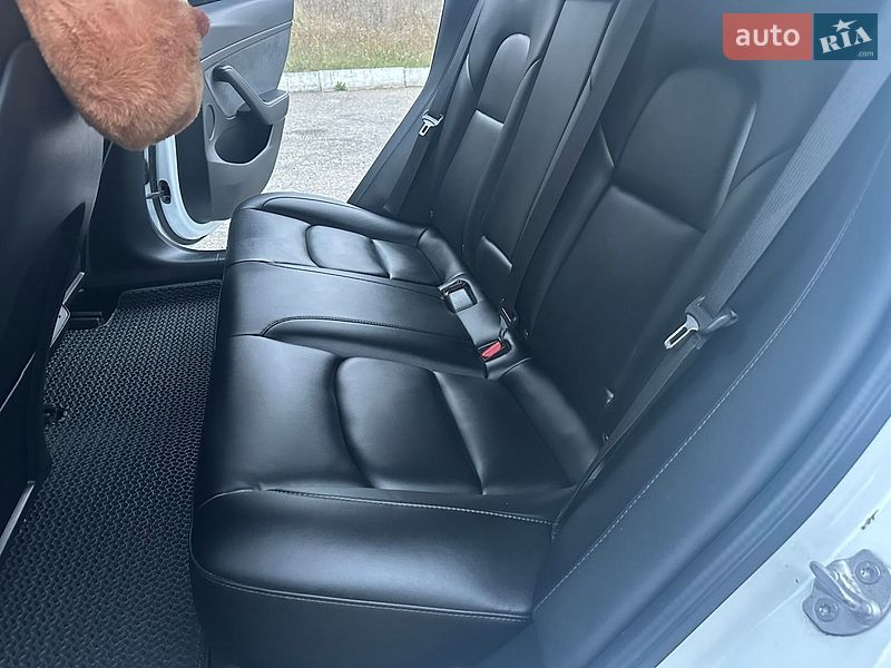 Седан Tesla Model 3 2021 в Кропивницком