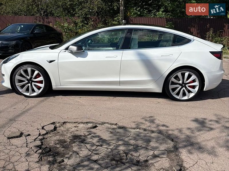 Седан Tesla Model 3 2019 в Львове