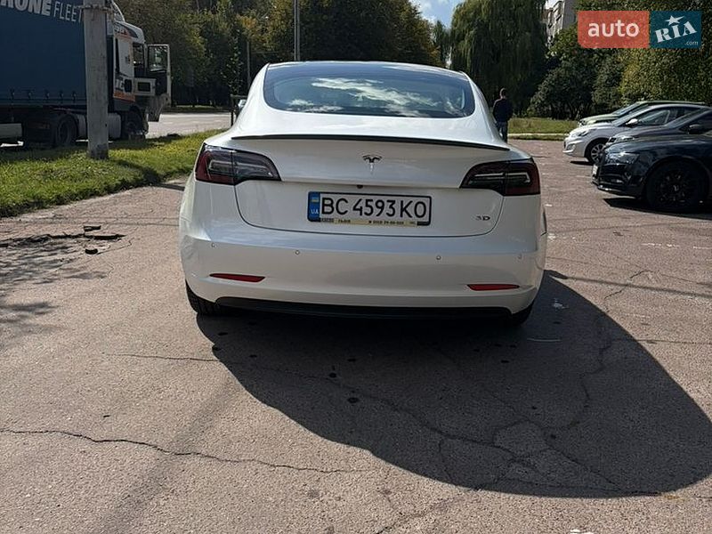 Седан Tesla Model 3 2019 в Львове