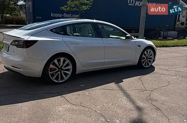 Седан Tesla Model 3 2019 в Львове