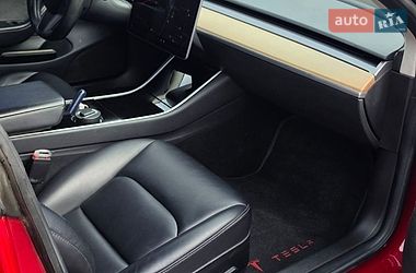 Седан Tesla Model 3 2018 в Ужгороде