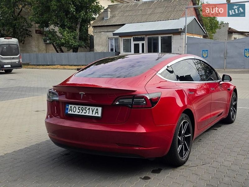 Седан Tesla Model 3 2018 в Ужгороде