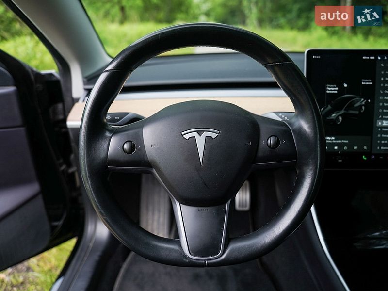 Седан Tesla Model 3 2019 в Києві