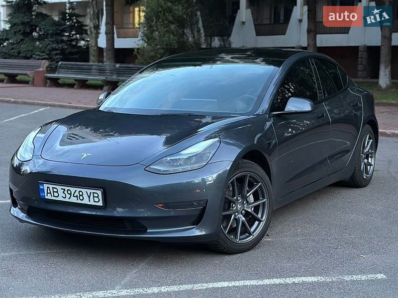 Седан Tesla Model 3 2022 в Виннице
