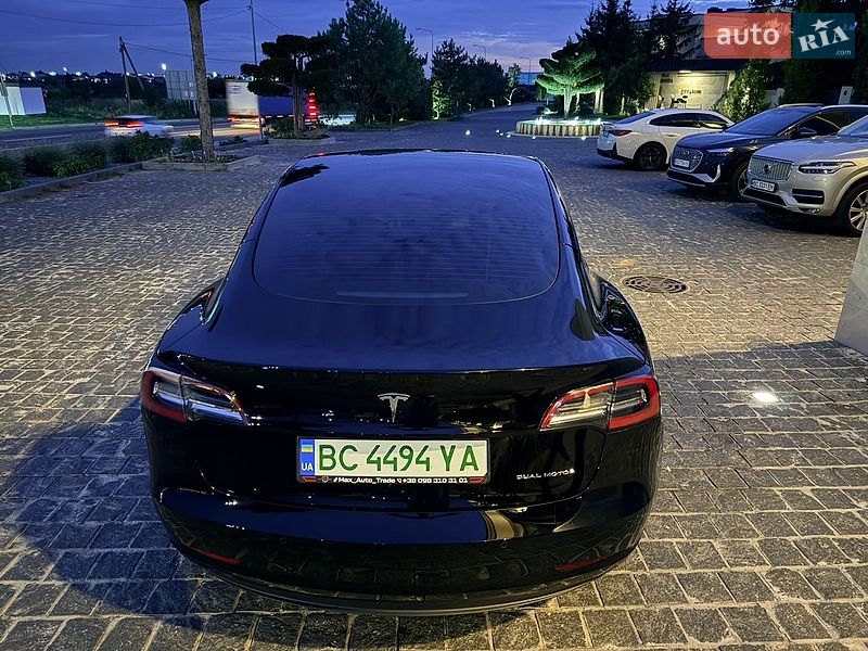 Седан Tesla Model 3 2022 в Львові