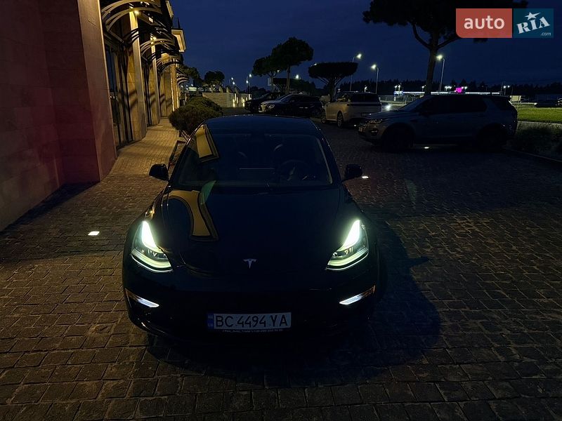 Седан Tesla Model 3 2022 в Львові