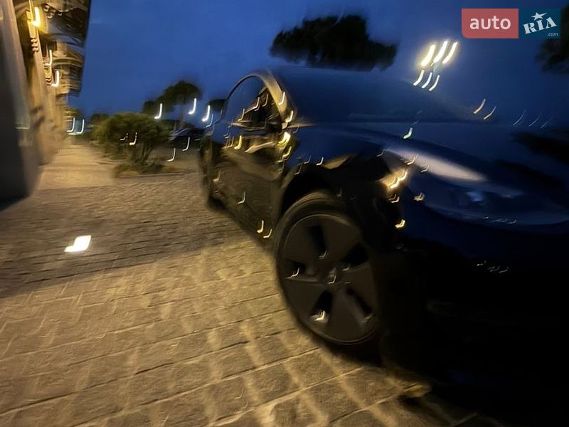 Седан Tesla Model 3 2022 в Львові