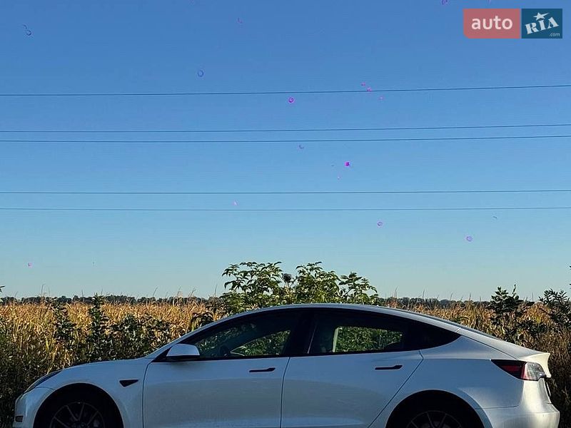 Седан Tesla Model 3 2022 в Черкасах