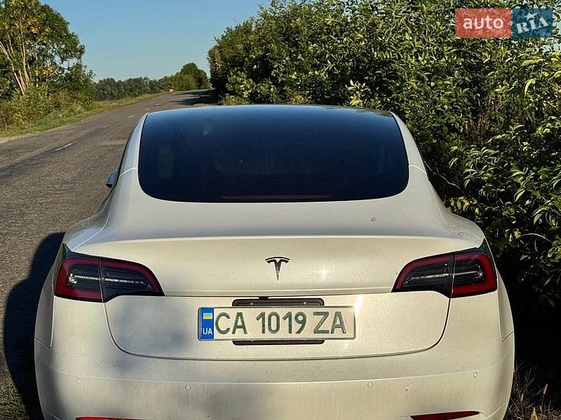 Седан Tesla Model 3 2022 в Черкасах