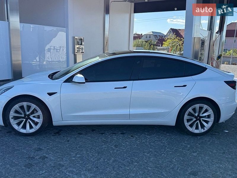 Седан Tesla Model 3 2021 в Києві