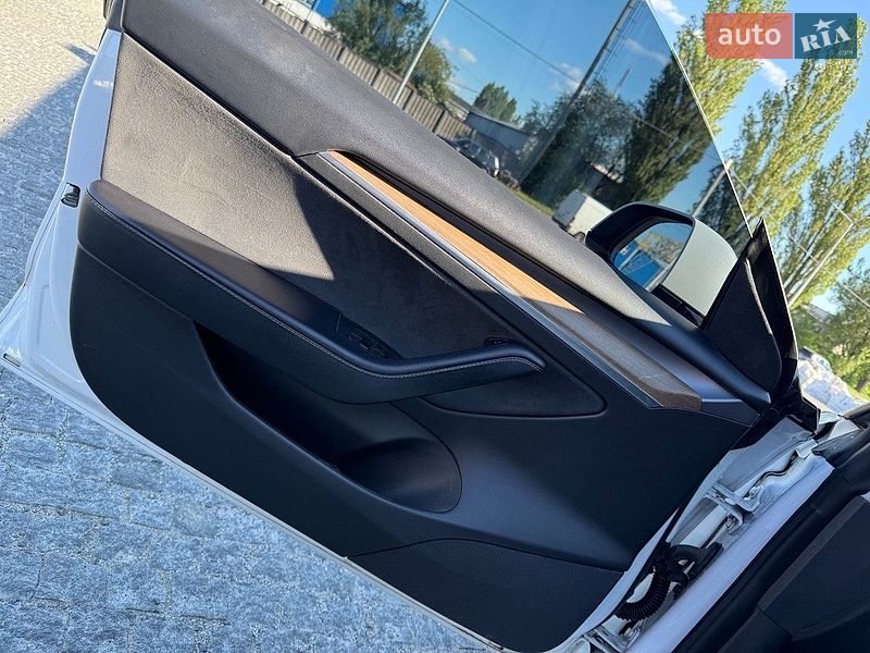 Седан Tesla Model 3 2021 в Києві