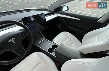 Седан Tesla Model 3 2021 в Киеве