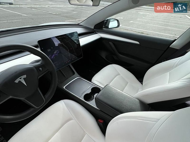 Седан Tesla Model 3 2021 в Киеве