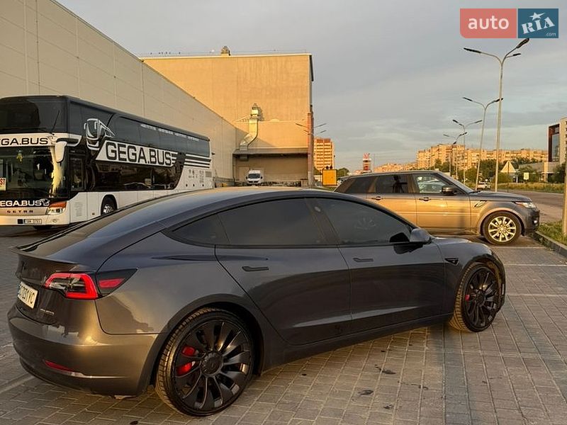 Седан Tesla Model 3 2023 в Львові